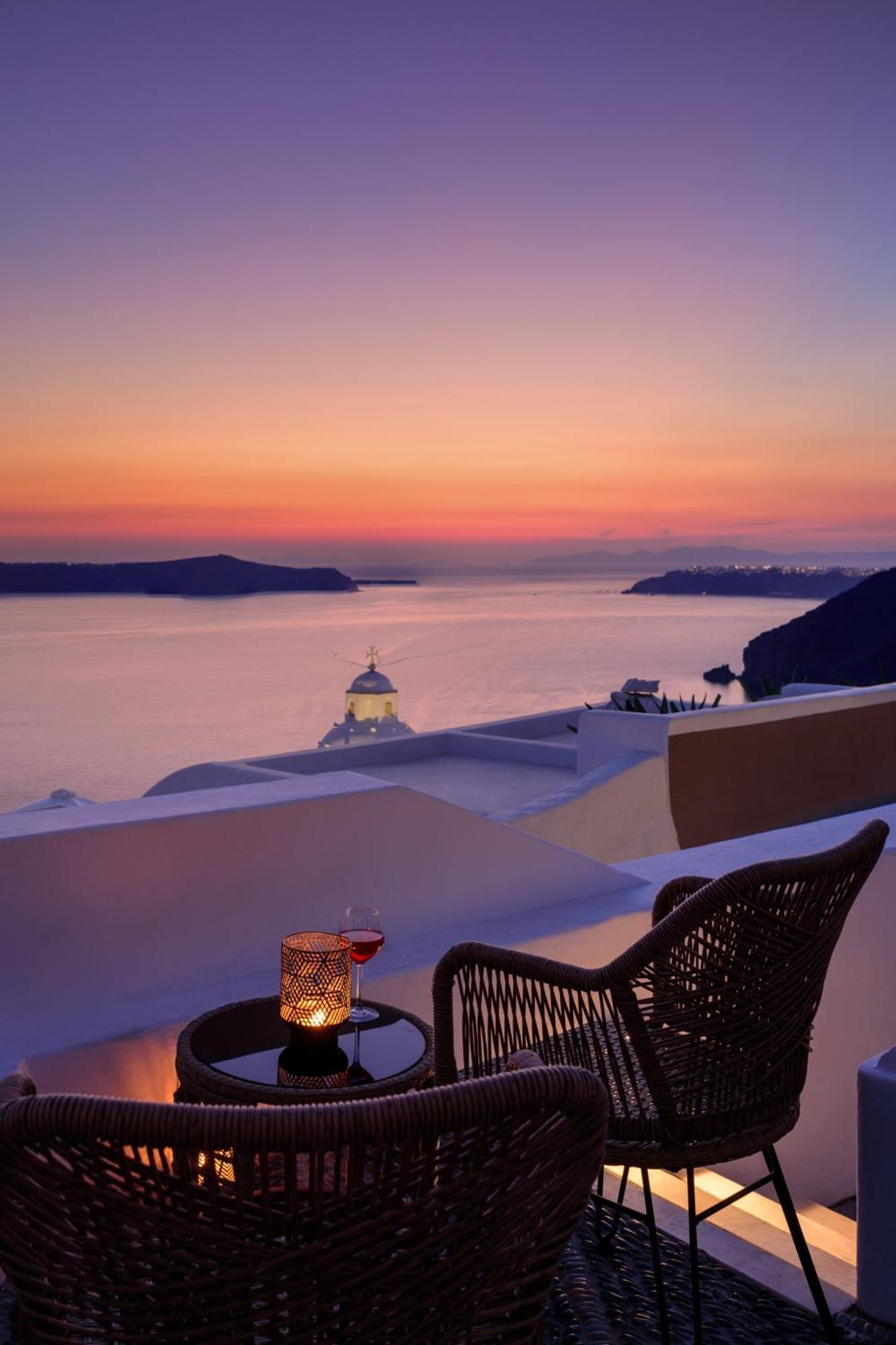 Anemos Family Suites Fira  Exterior photo